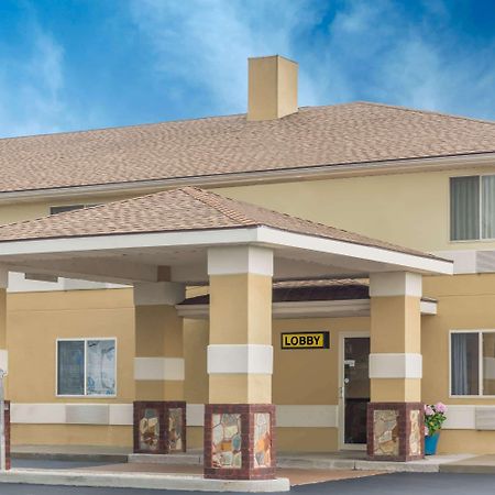 Super 8 By Wyndham Hanover Exterior photo