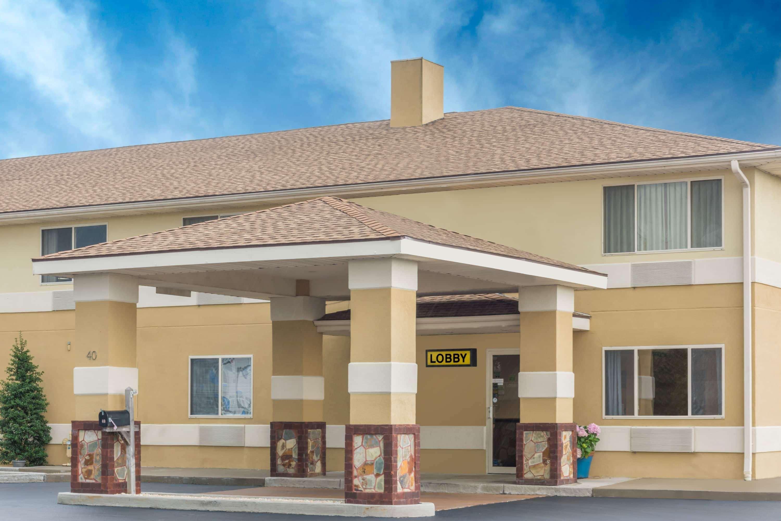 Super 8 By Wyndham Hanover Exterior photo