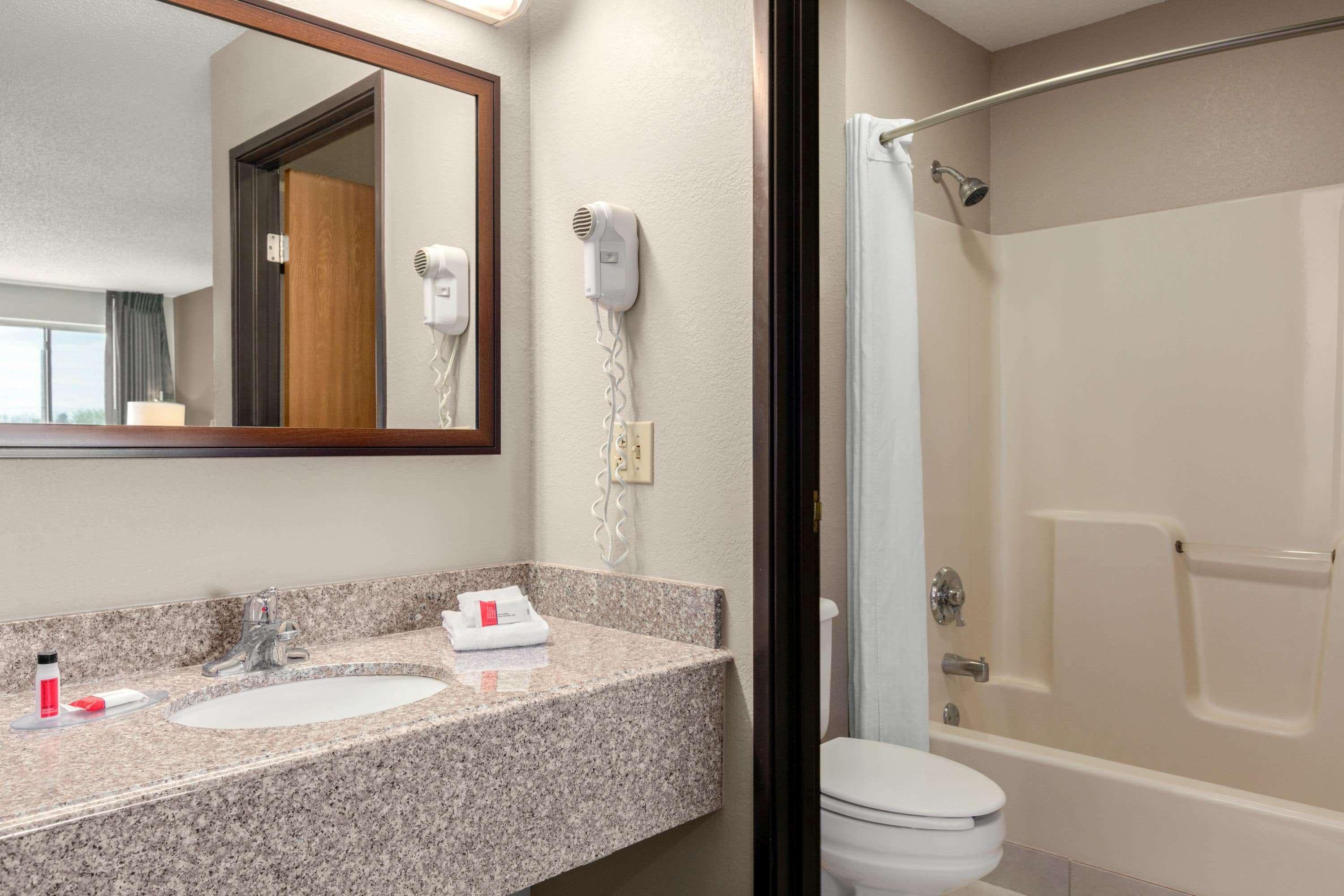 Super 8 By Wyndham Hanover Exterior photo