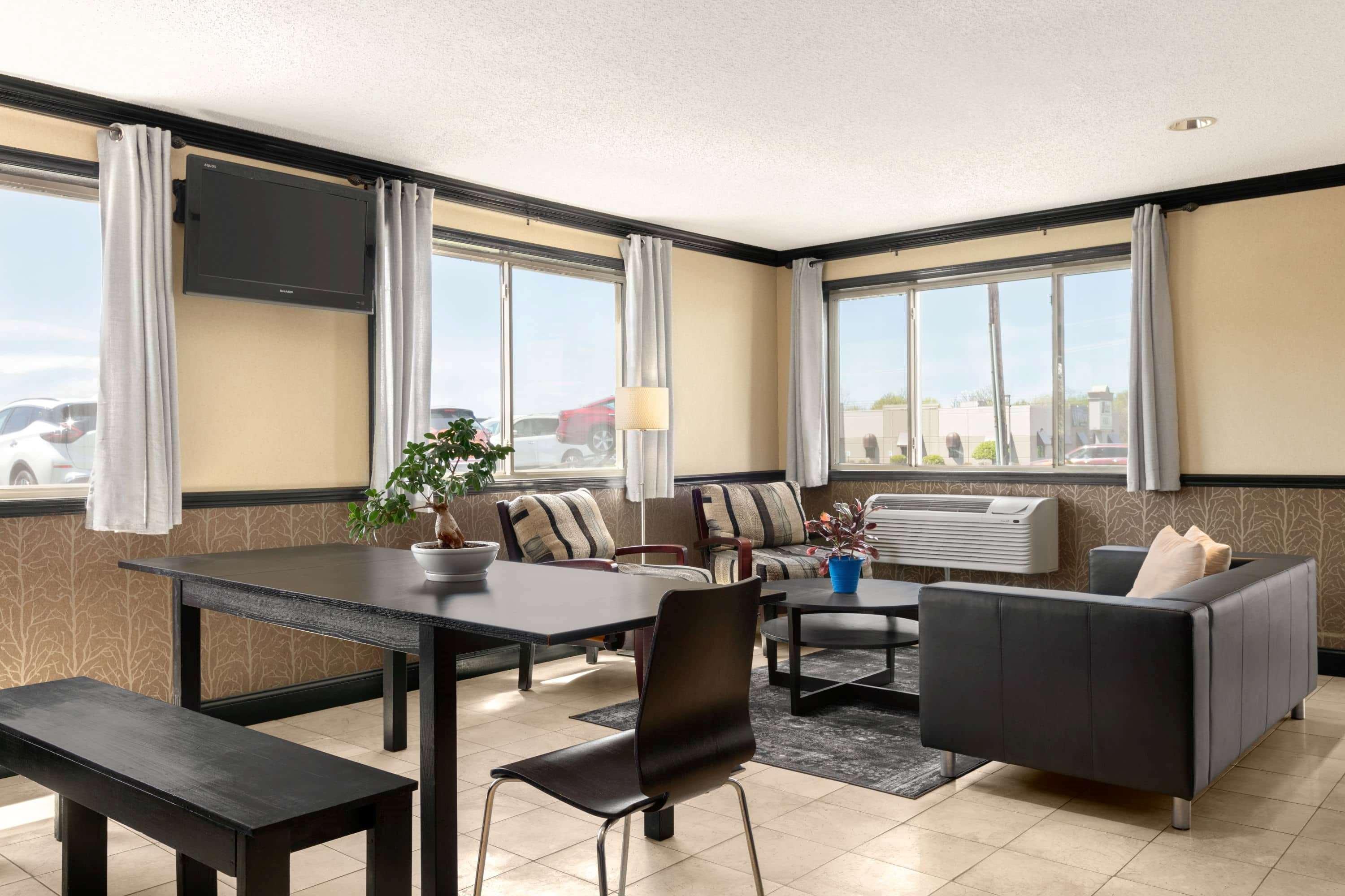 Super 8 By Wyndham Hanover Exterior photo